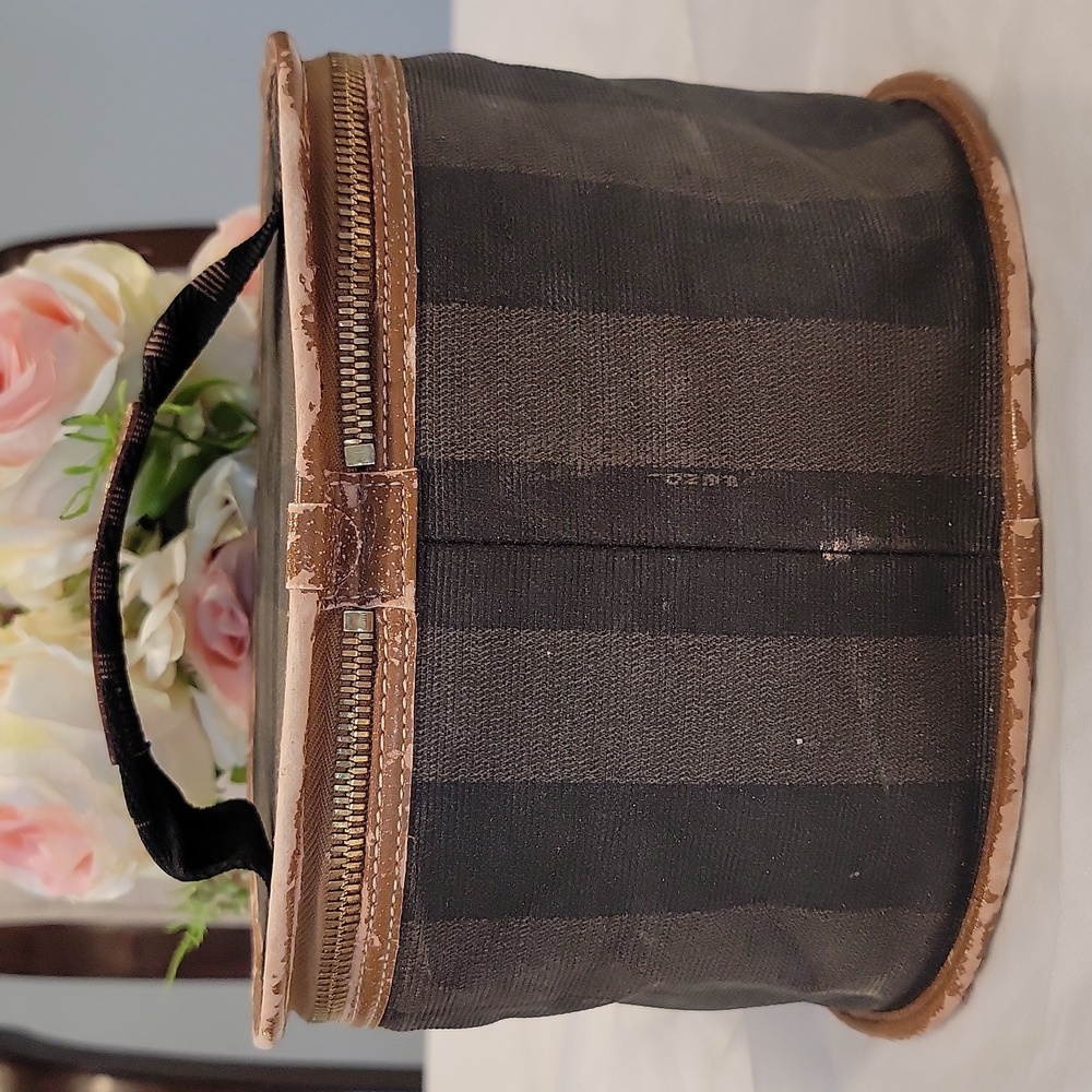 Authentic Fendi vanity kit - Picture 2 of 10